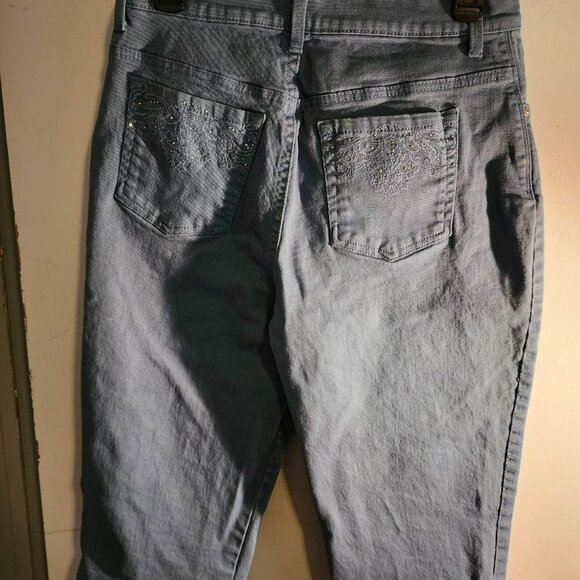 Blue Gloria Vanderbilt Amanda Skimmer Capris with decorative pockets - Picture 2 of 6